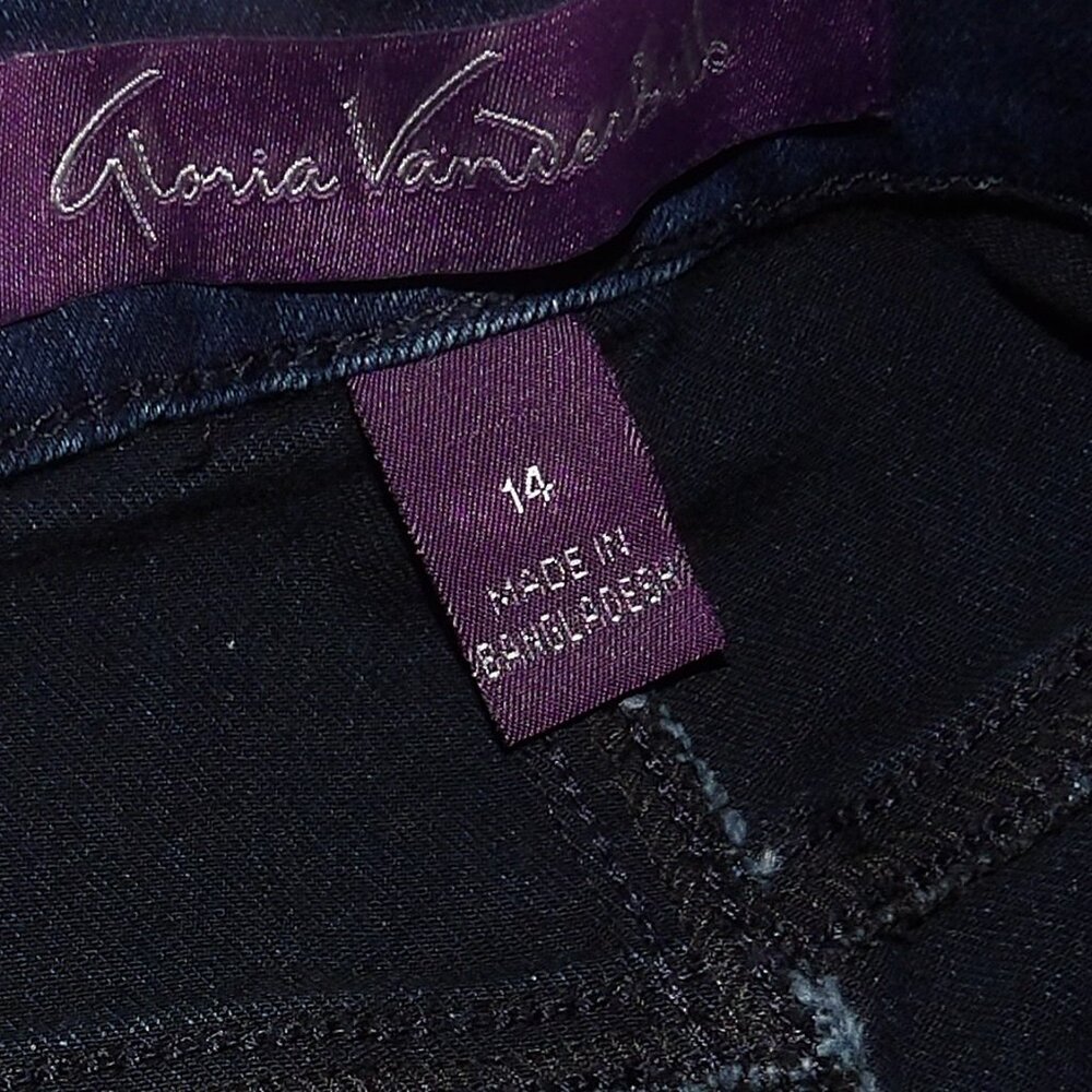 Gloria Vanderbilt Amanda Denim Capris, Size 14 - Picture 4 of 5